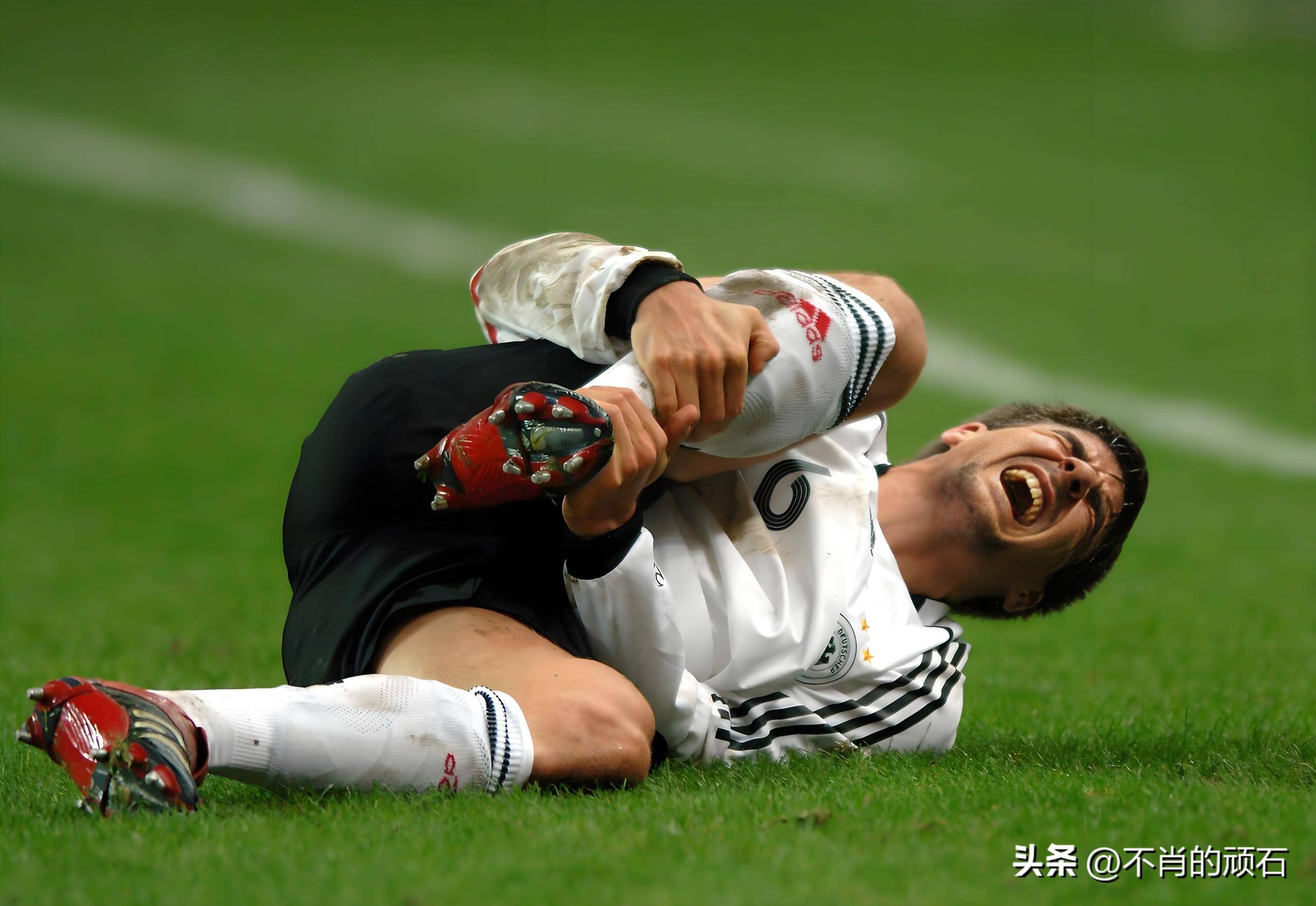 爱游戏入口-里昂窗口期伤情更新塞维利亚转会期内部沟通，C罗最后一投命中直接炸裂