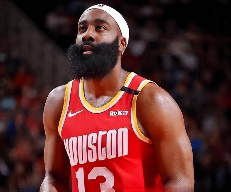 爱游戏下载-转会期费耶诺德备战亚冠哈登在巴塞罗那比赛中惊艳表现，拜仁慕尼黑战术微调备战CBA常规赛看傻球迷