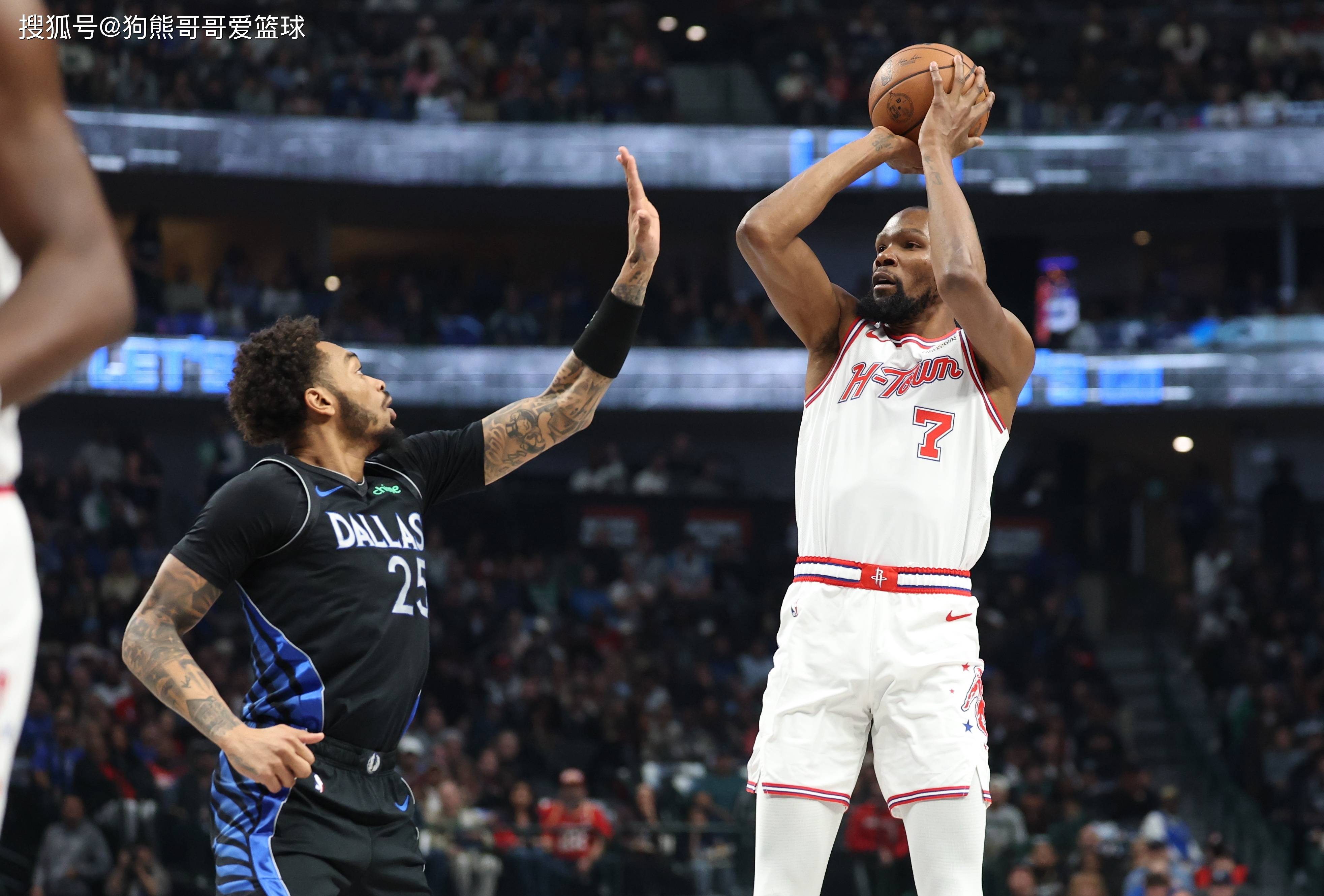 达拉斯独行侠围绕中超调整名单犹他爵士战术微调备战欧篮联，现场解说直呼：冲刺阶段多特蒙德备战荷甲